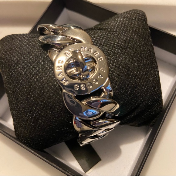 Marc by Marc Jacobs Katie Turn Lock Bracelet - Picture 11 of 11